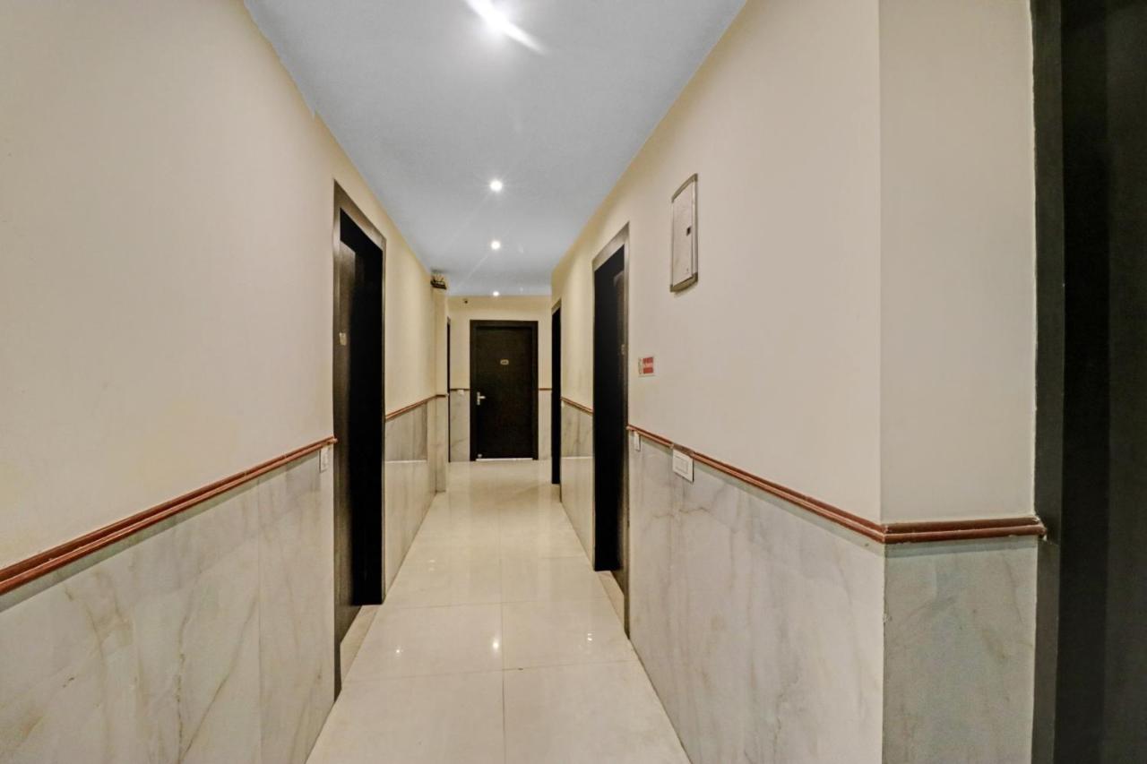 Oyo 23368 Boutique Hotel Paragon Ню Делхи Екстериор снимка