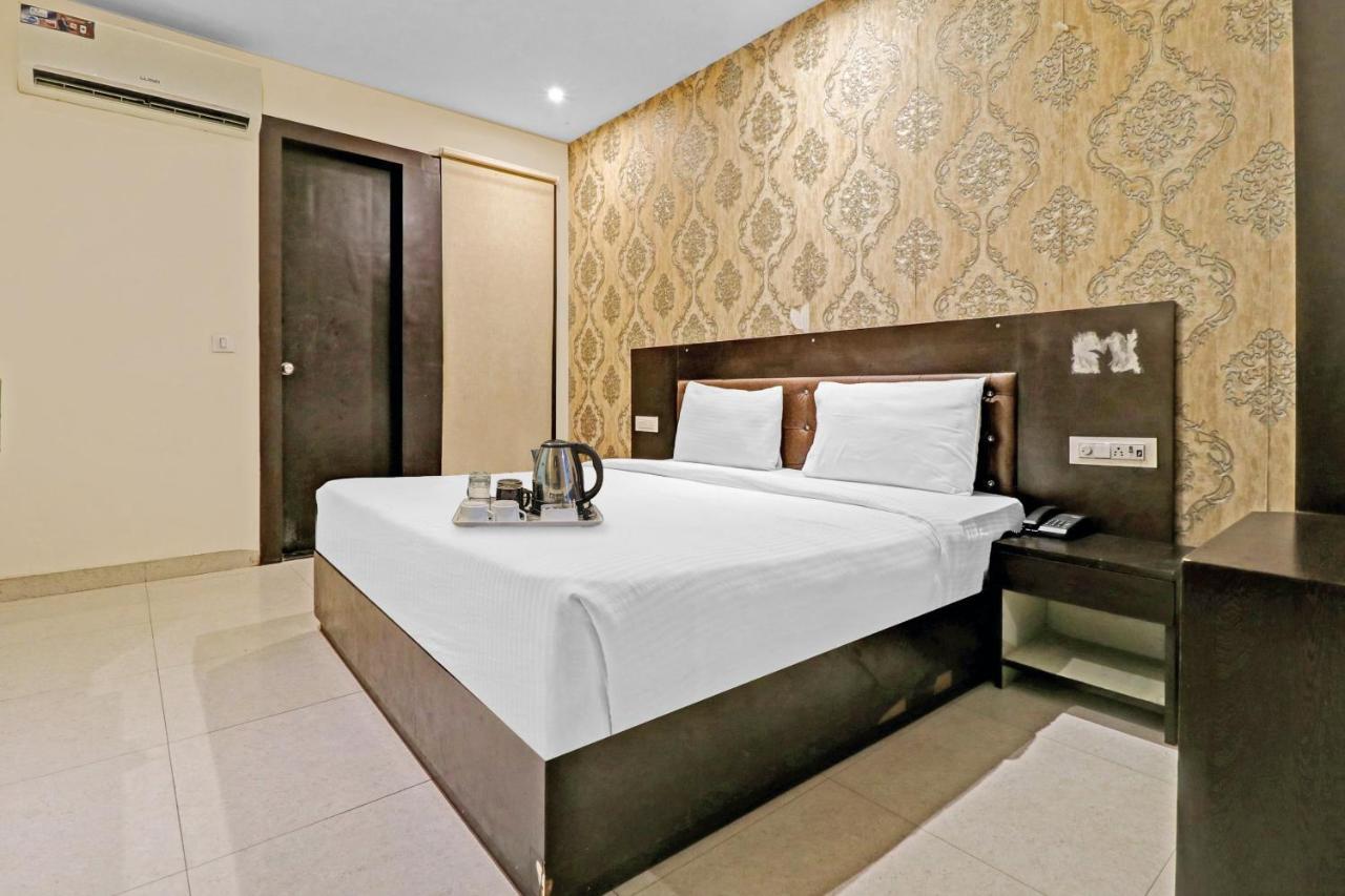 Oyo 23368 Boutique Hotel Paragon Ню Делхи Екстериор снимка