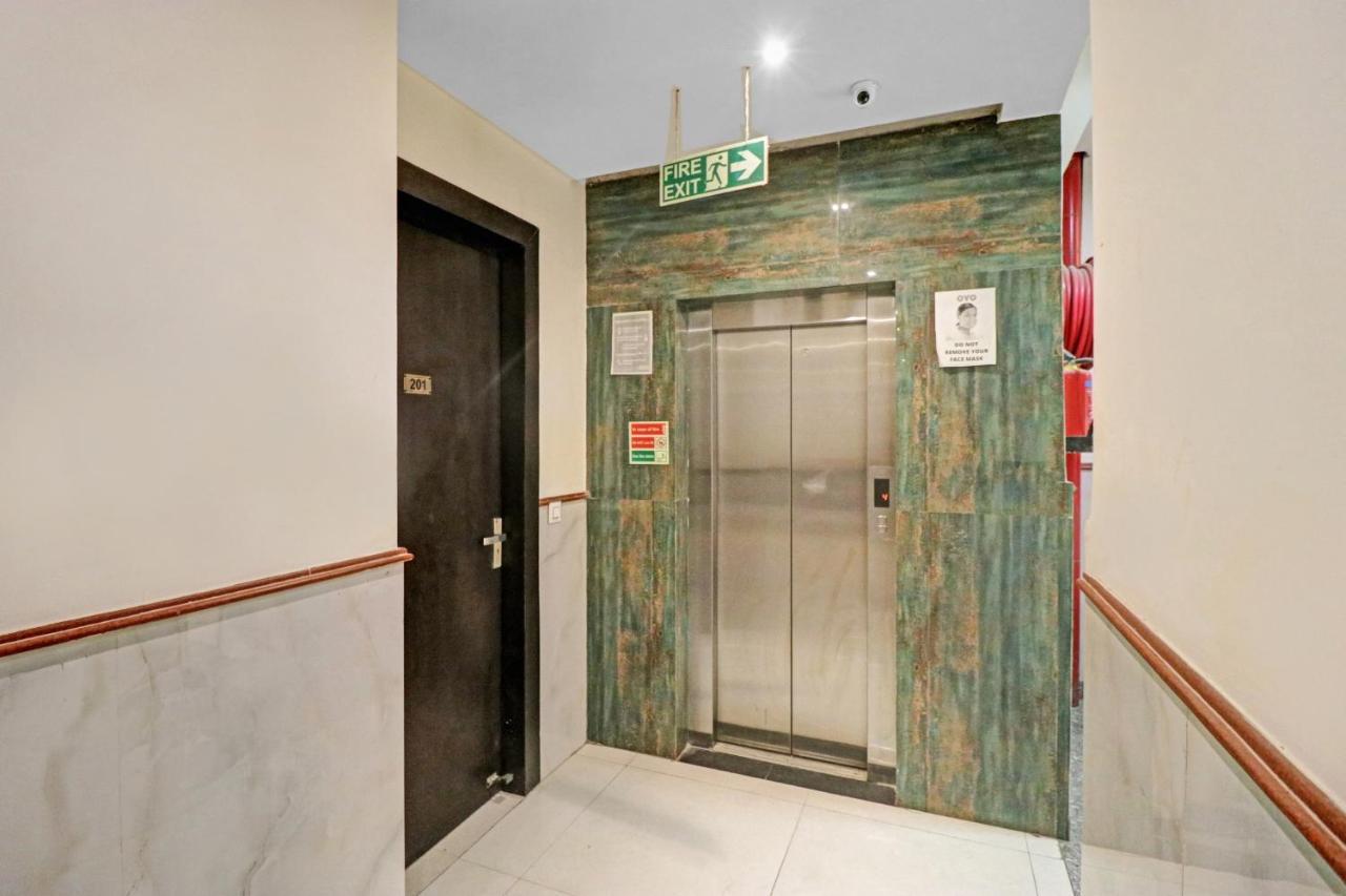 Oyo 23368 Boutique Hotel Paragon Ню Делхи Екстериор снимка