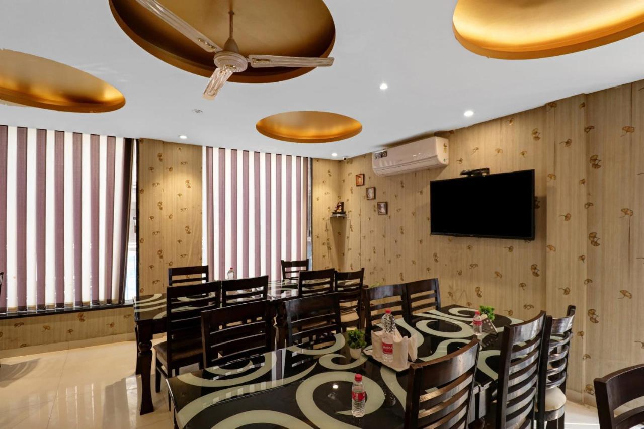 Oyo 23368 Boutique Hotel Paragon Ню Делхи Екстериор снимка