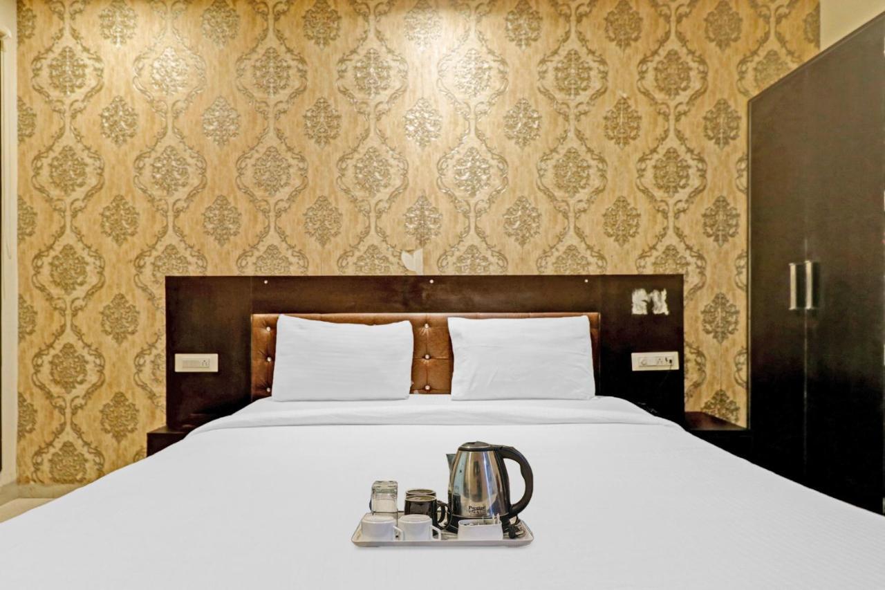 Oyo 23368 Boutique Hotel Paragon Ню Делхи Екстериор снимка