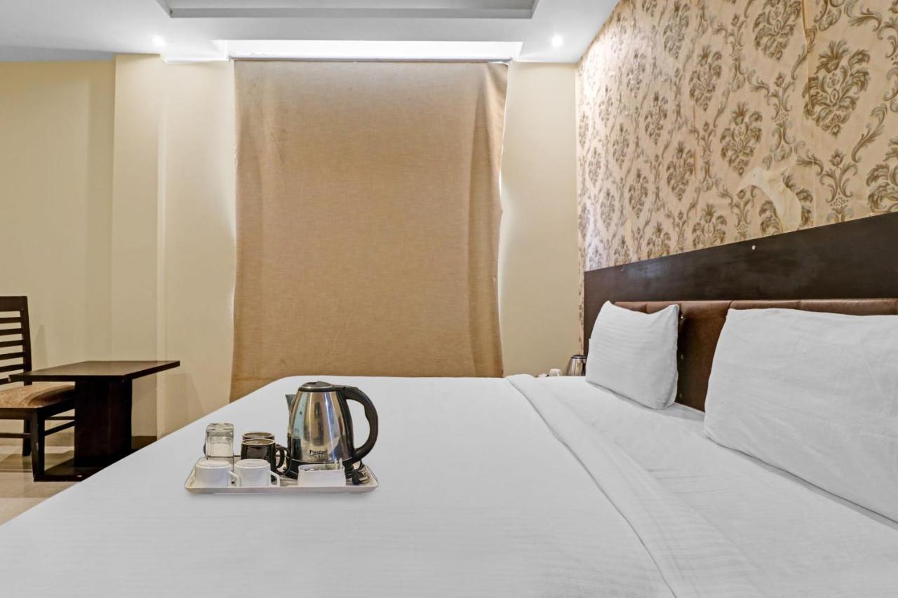 Oyo 23368 Boutique Hotel Paragon Ню Делхи Екстериор снимка