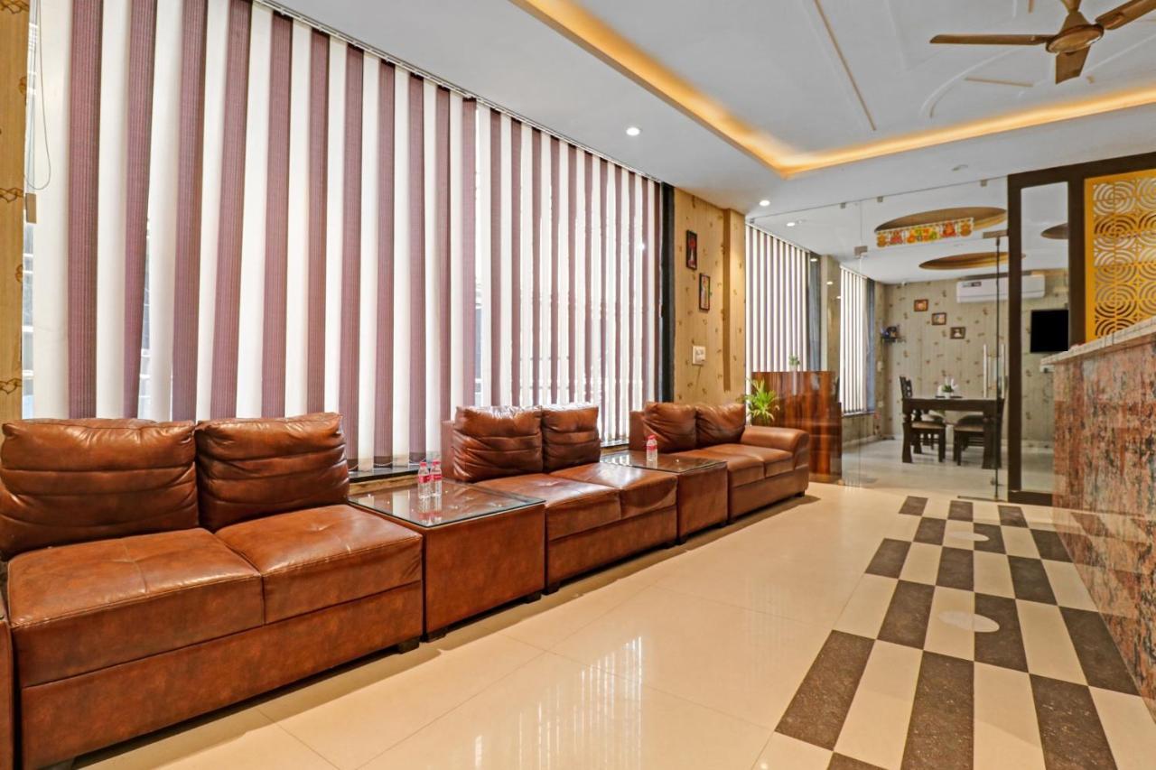 Oyo 23368 Boutique Hotel Paragon Ню Делхи Екстериор снимка